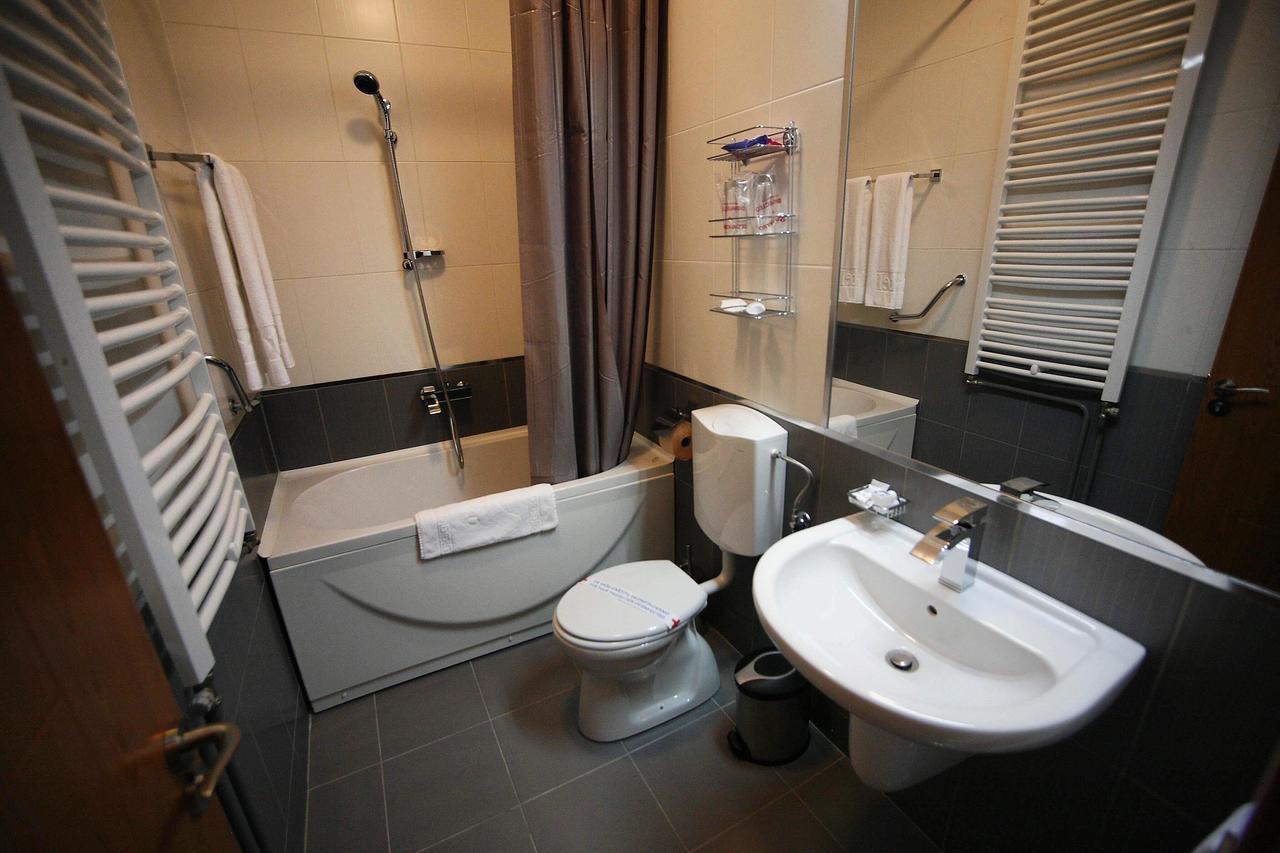Golden Inn Hotel Majdanpek Dış mekan fotoğraf